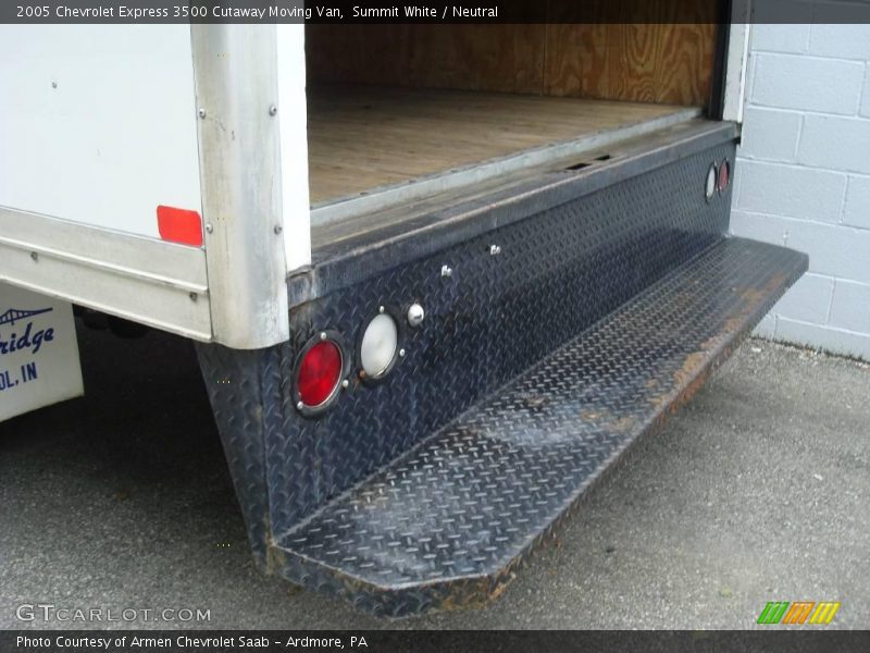 Summit White / Neutral 2005 Chevrolet Express 3500 Cutaway Moving Van