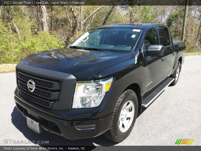 Front 3/4 View of 2021 Titan S Crew Cab