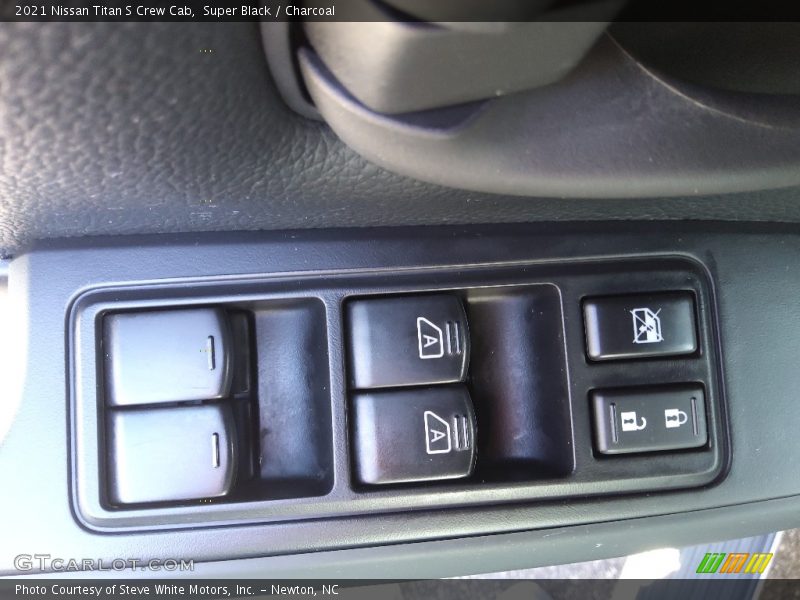 Super Black / Charcoal 2021 Nissan Titan S Crew Cab