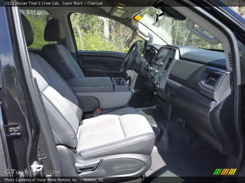 Super Black / Charcoal 2021 Nissan Titan S Crew Cab