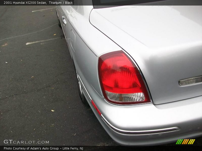 Titanium / Black 2001 Hyundai XG300 Sedan