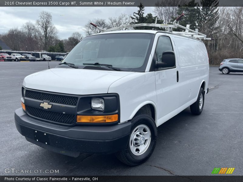 Front 3/4 View of 2016 Express 3500 Cargo WT