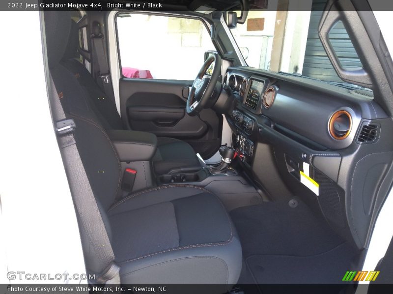 Bright White / Black 2022 Jeep Gladiator Mojave 4x4