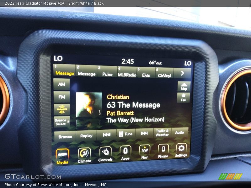 Bright White / Black 2022 Jeep Gladiator Mojave 4x4
