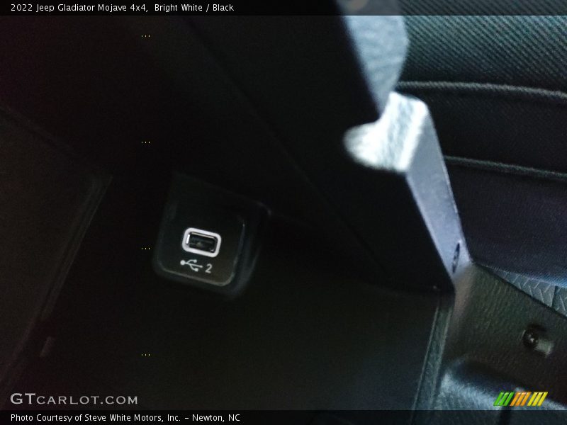 Bright White / Black 2022 Jeep Gladiator Mojave 4x4