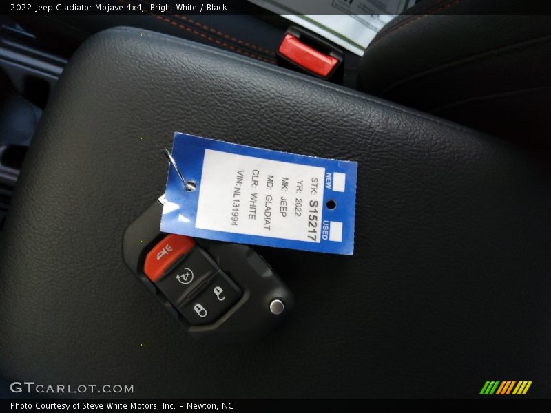 Bright White / Black 2022 Jeep Gladiator Mojave 4x4