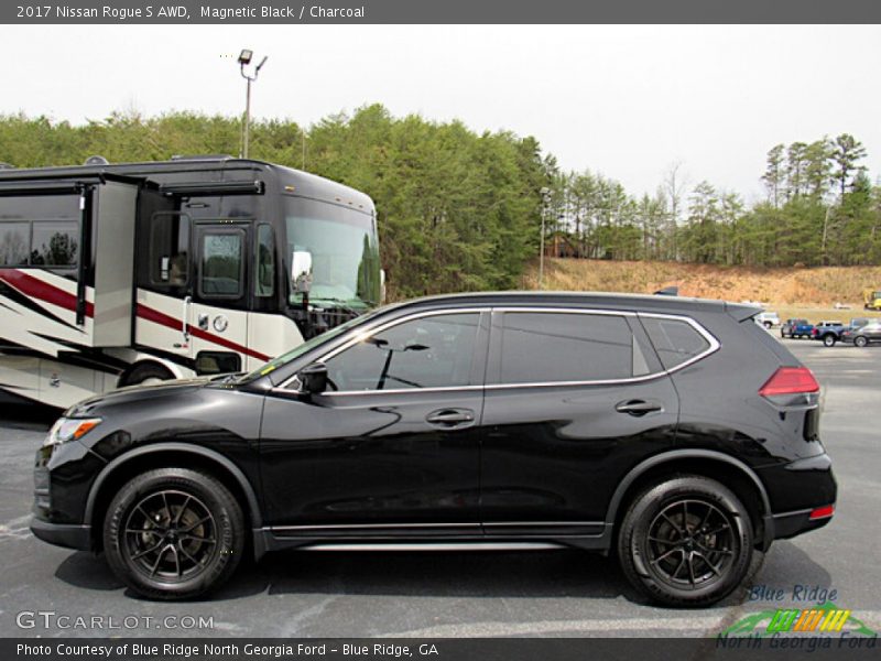 Magnetic Black / Charcoal 2017 Nissan Rogue S AWD