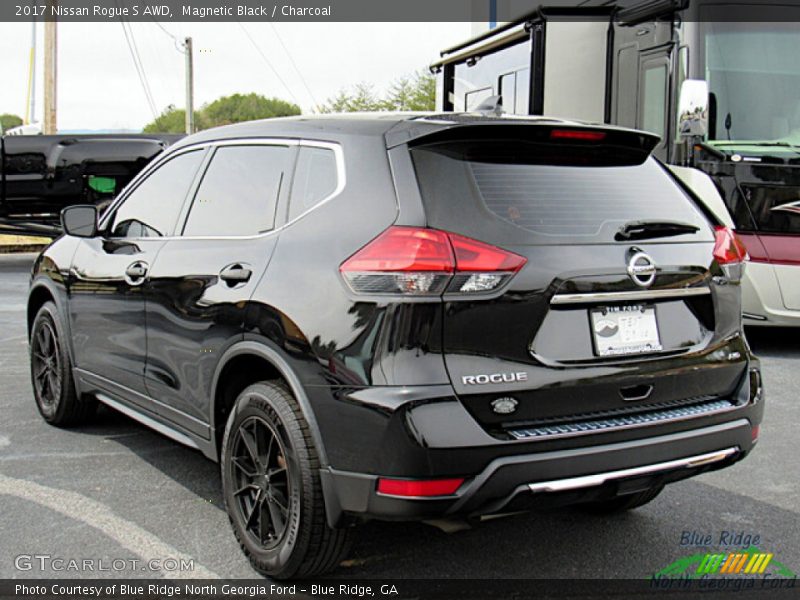 Magnetic Black / Charcoal 2017 Nissan Rogue S AWD
