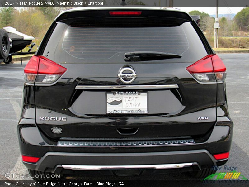 Magnetic Black / Charcoal 2017 Nissan Rogue S AWD