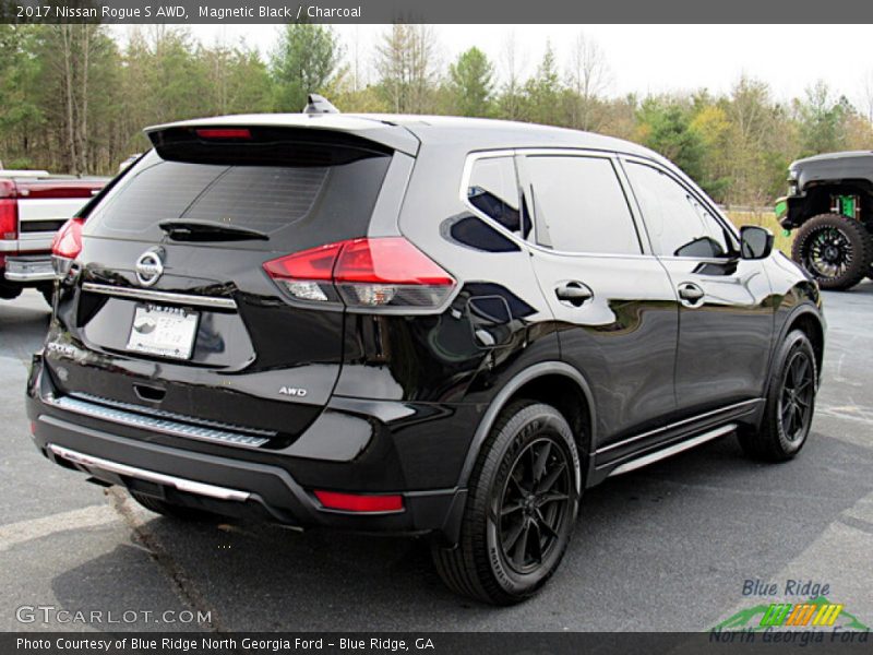 Magnetic Black / Charcoal 2017 Nissan Rogue S AWD