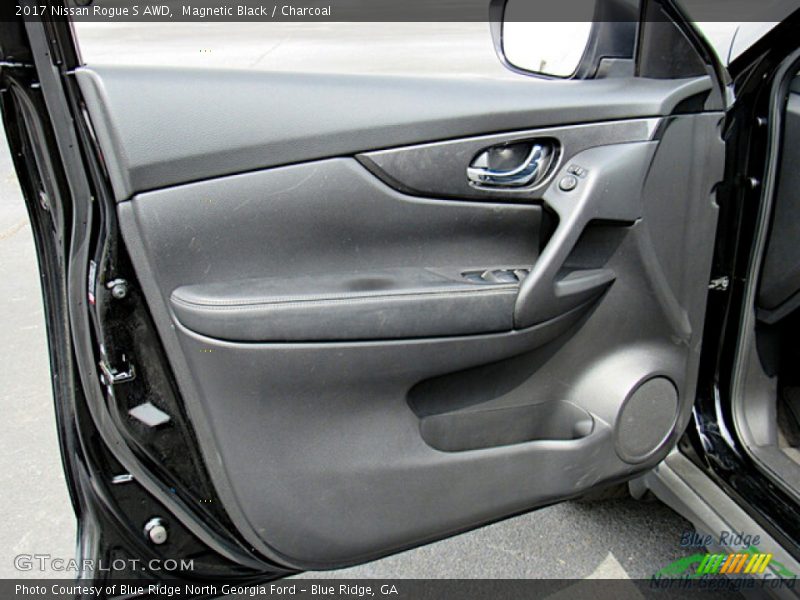 Magnetic Black / Charcoal 2017 Nissan Rogue S AWD