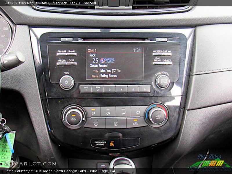 Magnetic Black / Charcoal 2017 Nissan Rogue S AWD
