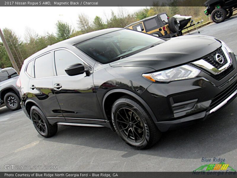 Magnetic Black / Charcoal 2017 Nissan Rogue S AWD