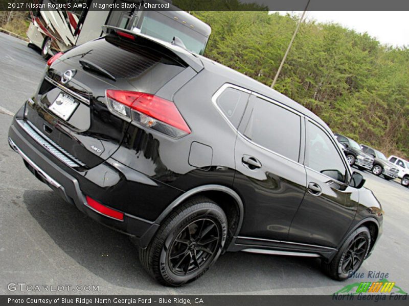 Magnetic Black / Charcoal 2017 Nissan Rogue S AWD