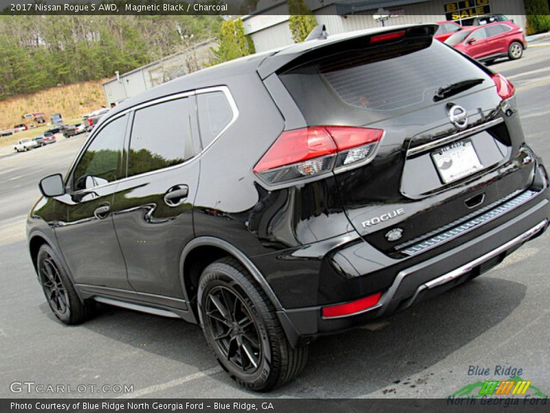 Magnetic Black / Charcoal 2017 Nissan Rogue S AWD