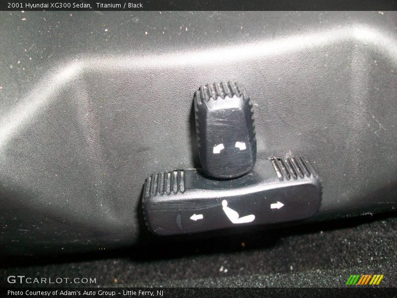 Titanium / Black 2001 Hyundai XG300 Sedan