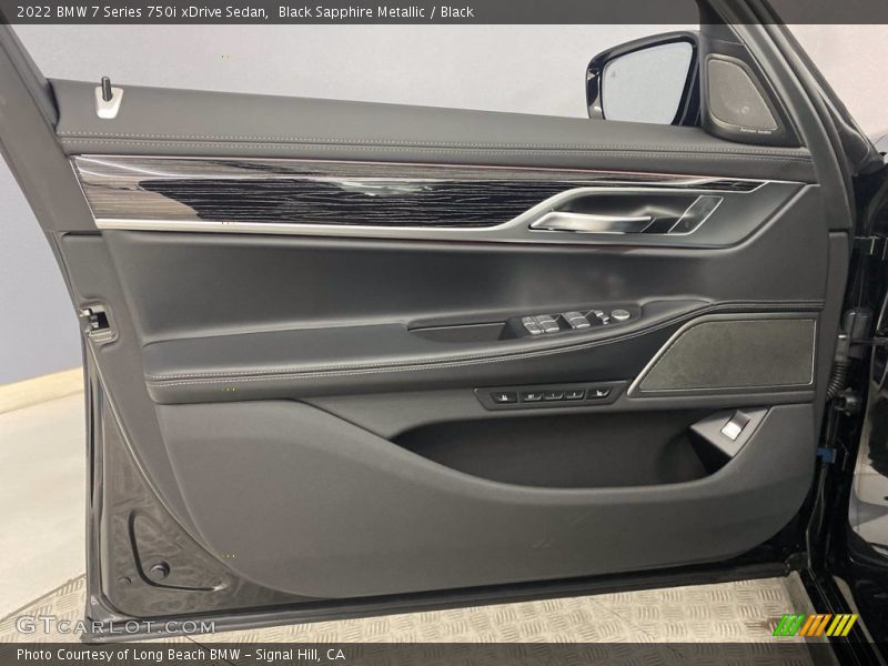 Door Panel of 2022 7 Series 750i xDrive Sedan