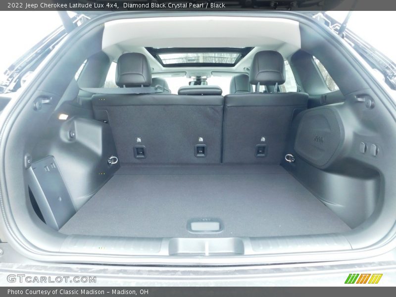 Diamond Black Crystal Pearl / Black 2022 Jeep Cherokee Latitude Lux 4x4
