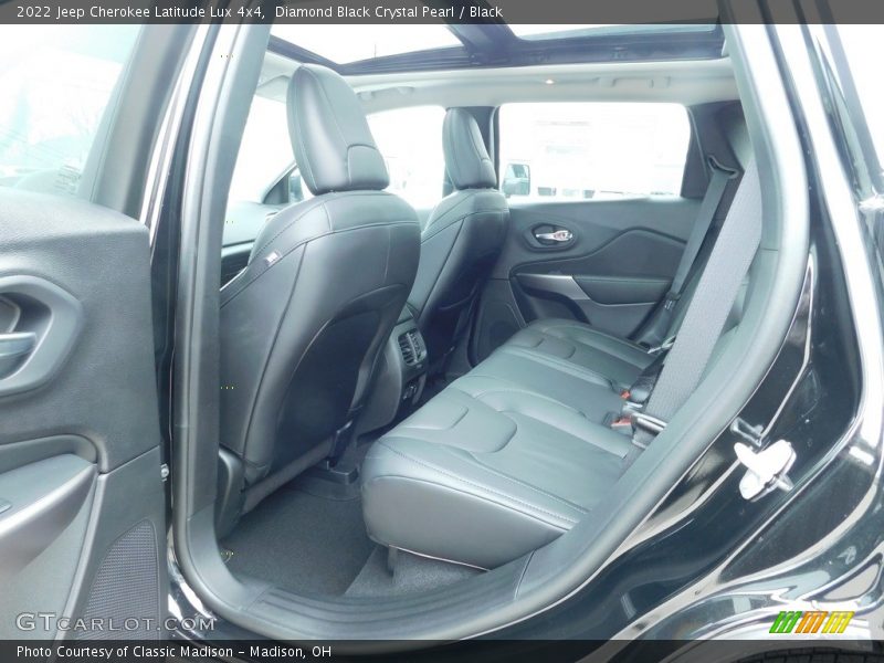 Diamond Black Crystal Pearl / Black 2022 Jeep Cherokee Latitude Lux 4x4
