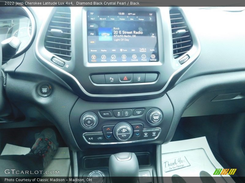Diamond Black Crystal Pearl / Black 2022 Jeep Cherokee Latitude Lux 4x4