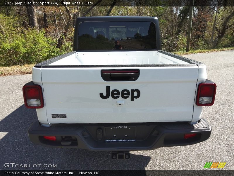 Bright White / Black 2022 Jeep Gladiator Sport 4x4