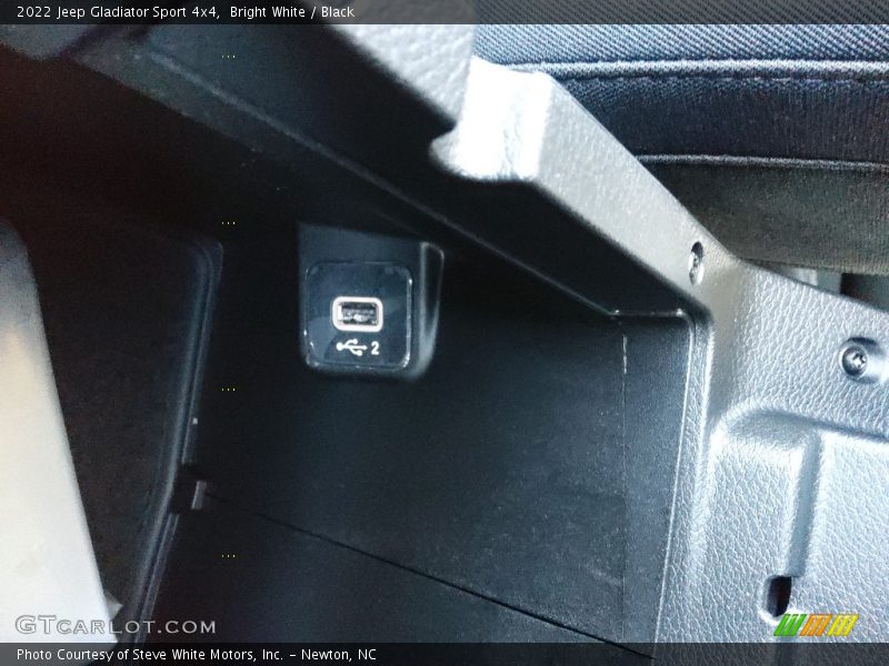 Bright White / Black 2022 Jeep Gladiator Sport 4x4