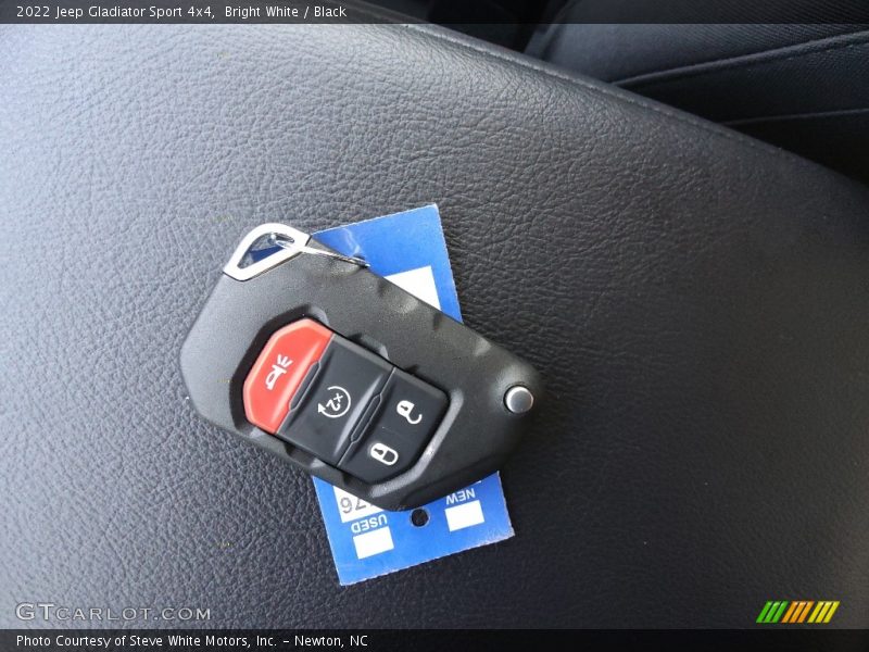 Bright White / Black 2022 Jeep Gladiator Sport 4x4