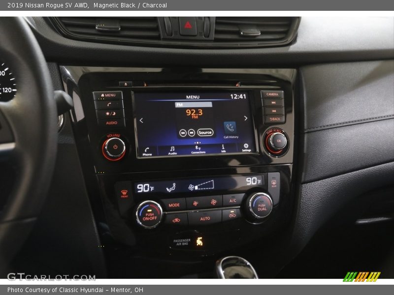 Magnetic Black / Charcoal 2019 Nissan Rogue SV AWD