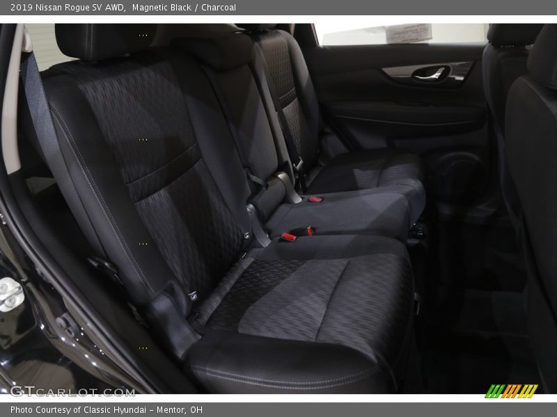 Magnetic Black / Charcoal 2019 Nissan Rogue SV AWD