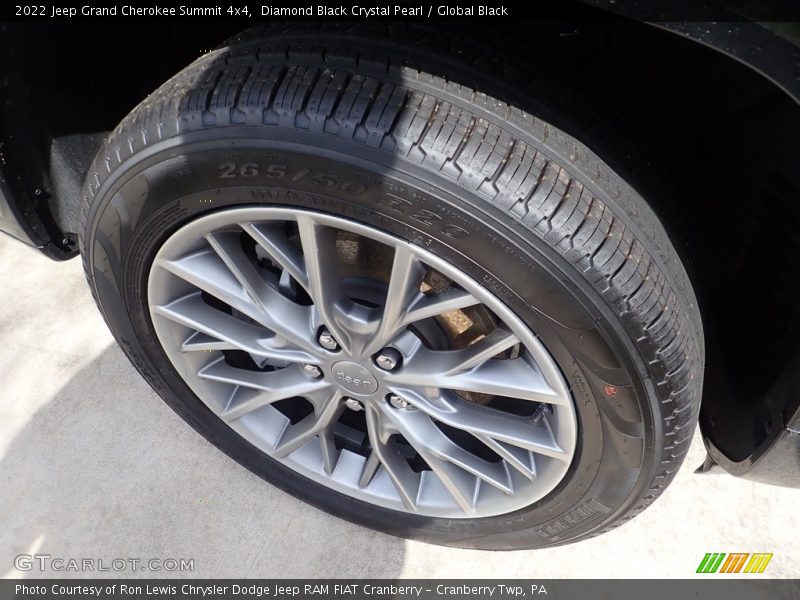 Diamond Black Crystal Pearl / Global Black 2022 Jeep Grand Cherokee Summit 4x4