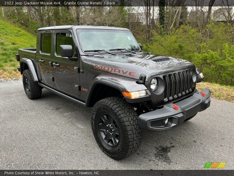 Front 3/4 View of 2022 Gladiator Mojave 4x4