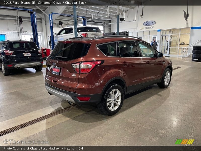 Cinnamon Glaze / Charcoal Black 2018 Ford Escape SE