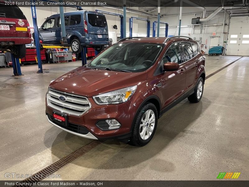 Cinnamon Glaze / Charcoal Black 2018 Ford Escape SE