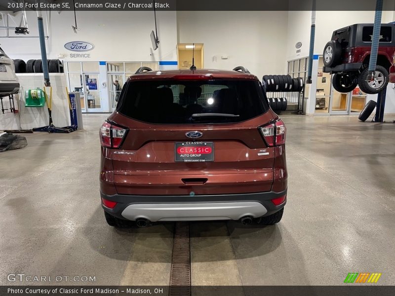 Cinnamon Glaze / Charcoal Black 2018 Ford Escape SE