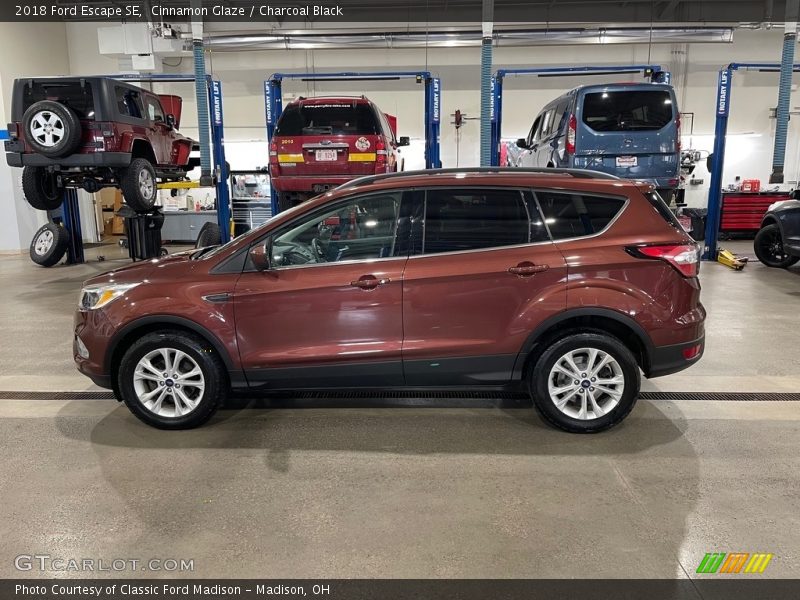 Cinnamon Glaze / Charcoal Black 2018 Ford Escape SE