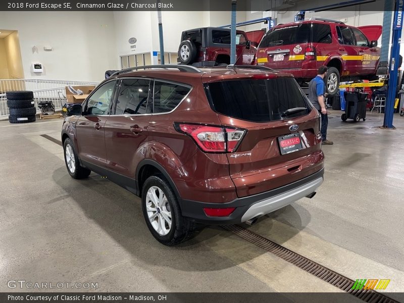 Cinnamon Glaze / Charcoal Black 2018 Ford Escape SE