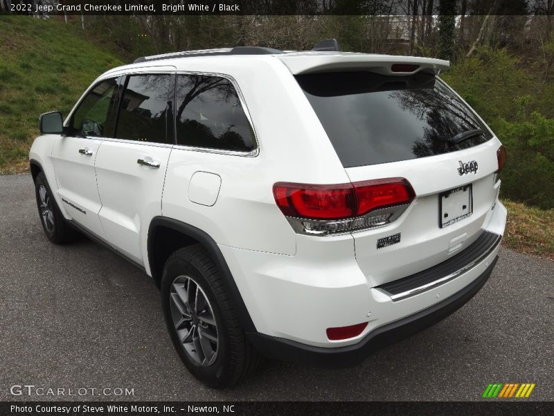Bright White / Black 2022 Jeep Grand Cherokee Limited