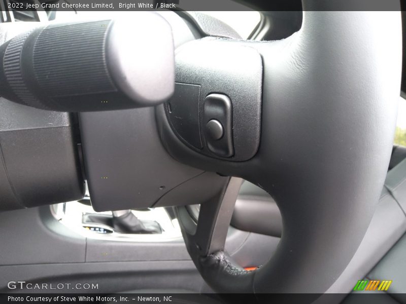 Bright White / Black 2022 Jeep Grand Cherokee Limited
