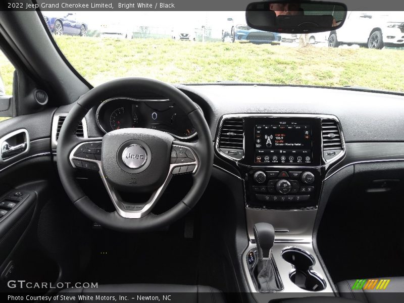 Dashboard of 2022 Grand Cherokee Limited