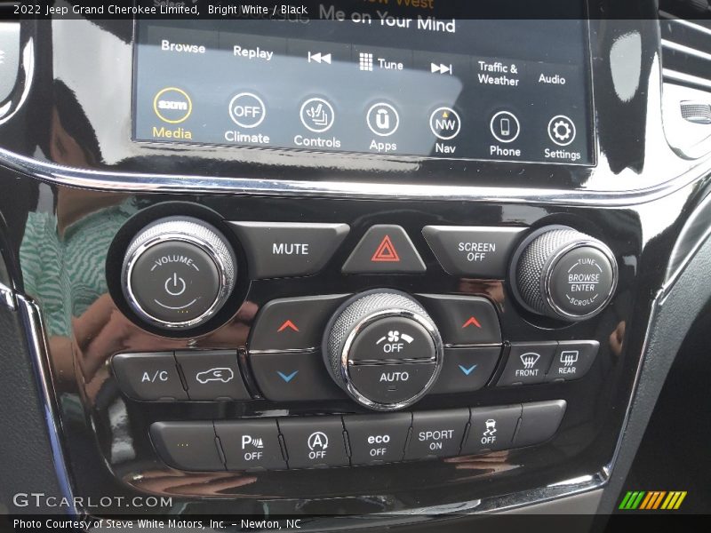 Controls of 2022 Grand Cherokee Limited