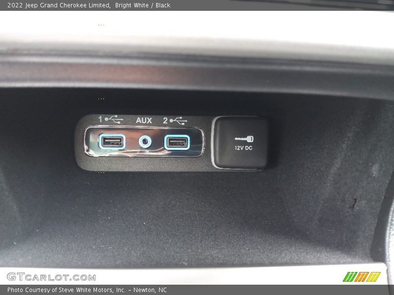 Bright White / Black 2022 Jeep Grand Cherokee Limited