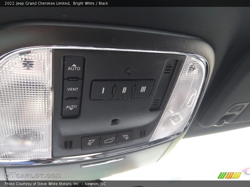 Bright White / Black 2022 Jeep Grand Cherokee Limited