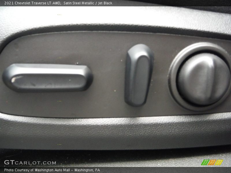 Satin Steel Metallic / Jet Black 2021 Chevrolet Traverse LT AWD