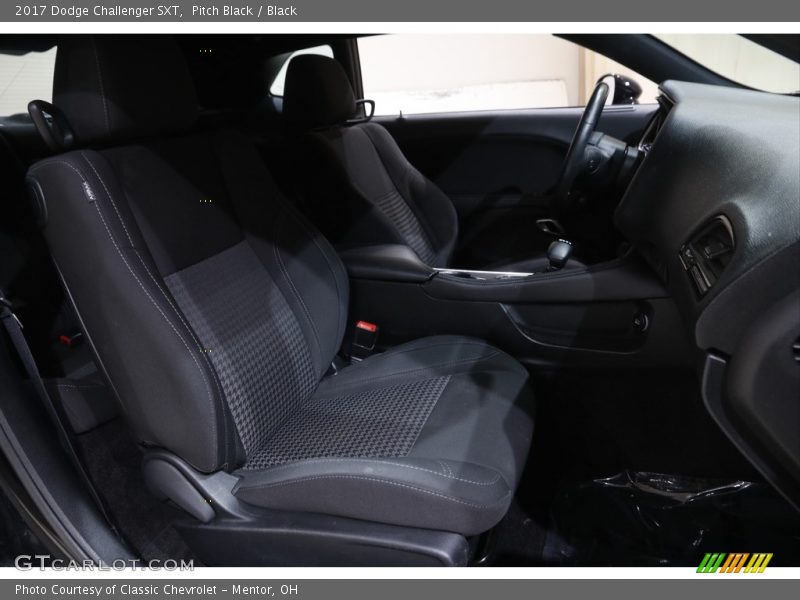 Pitch Black / Black 2017 Dodge Challenger SXT