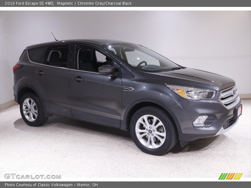 Magnetic / Chromite Gray/Charcoal Black 2019 Ford Escape SE 4WD