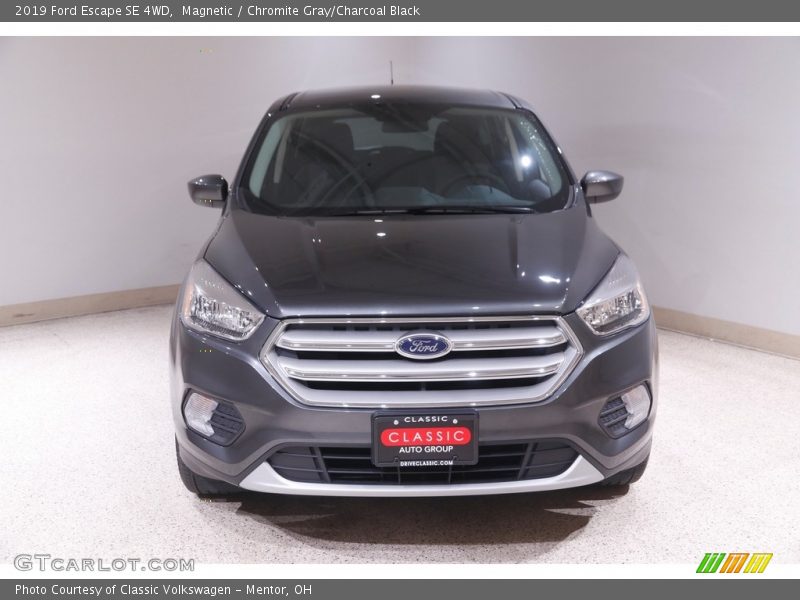 Magnetic / Chromite Gray/Charcoal Black 2019 Ford Escape SE 4WD