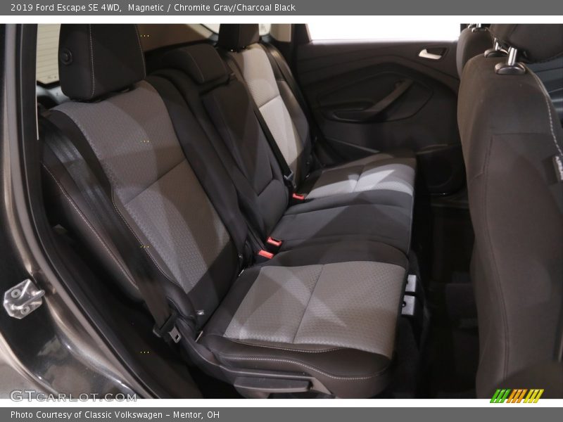 Magnetic / Chromite Gray/Charcoal Black 2019 Ford Escape SE 4WD