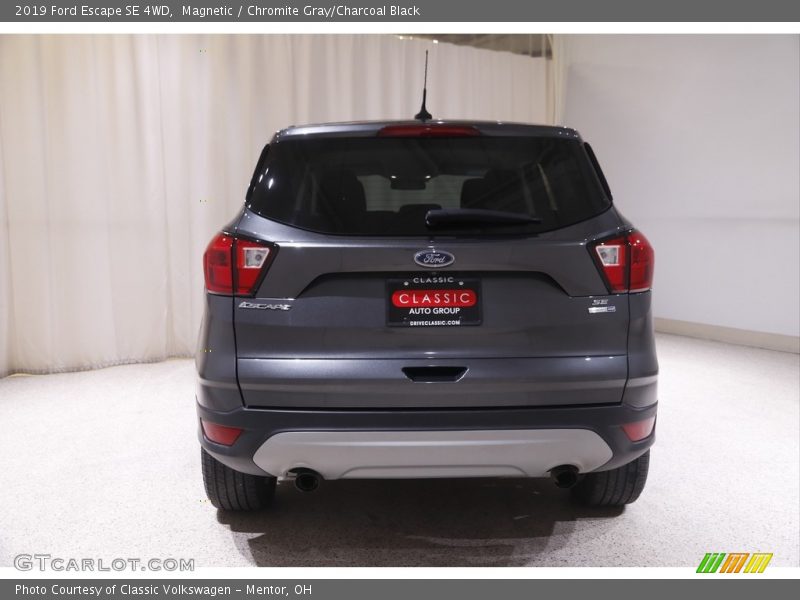 Magnetic / Chromite Gray/Charcoal Black 2019 Ford Escape SE 4WD