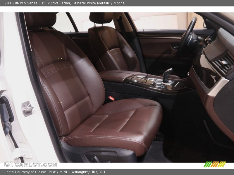 Front Seat of 2016 5 Series 535i xDrive Sedan