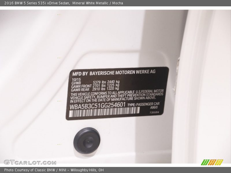 Mineral White Metallic / Mocha 2016 BMW 5 Series 535i xDrive Sedan